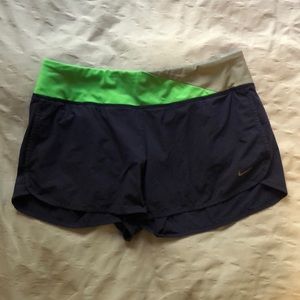 Short Nike running shorts